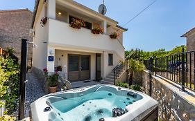 Relax Village Home Mare